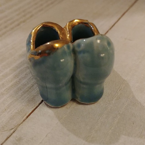 🎉2/$16 Miniature Hand Painted Vintage Shoes - Picture 6 of 7
